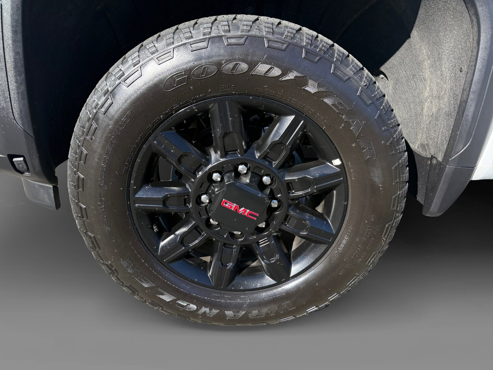 Used 2025 GMC Sierra 2500 AT4 image 9