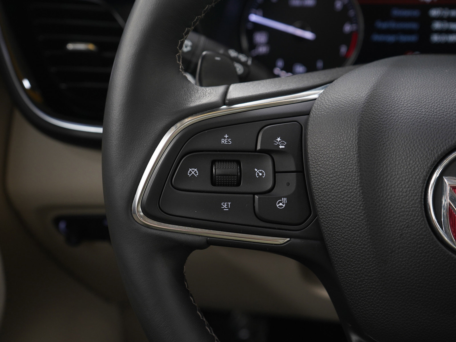 Used 2022 Buick Envision Avenir w/ Technology Package II image 25