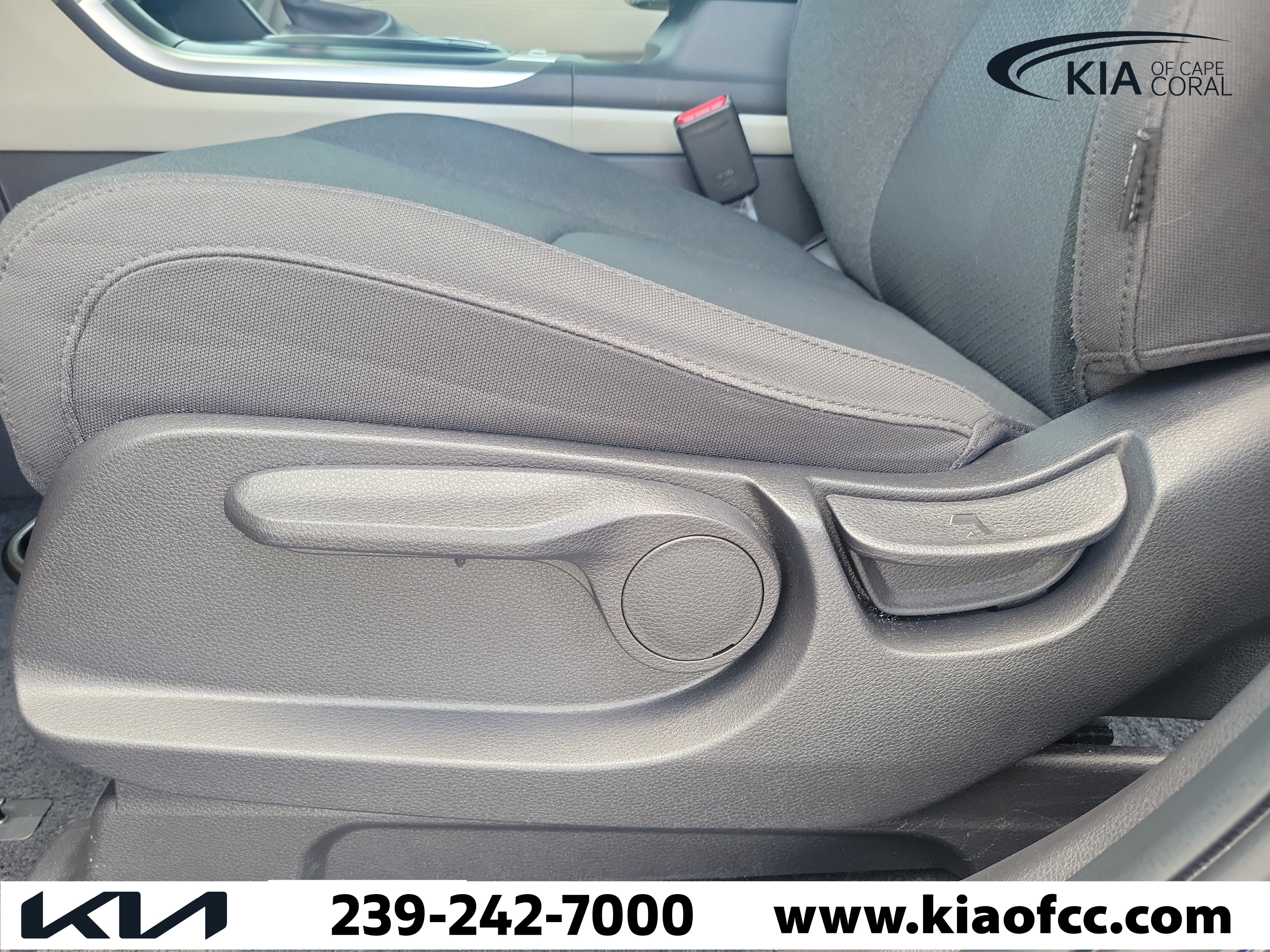 Certified 2023 Kia Carnival LX FWD image 26