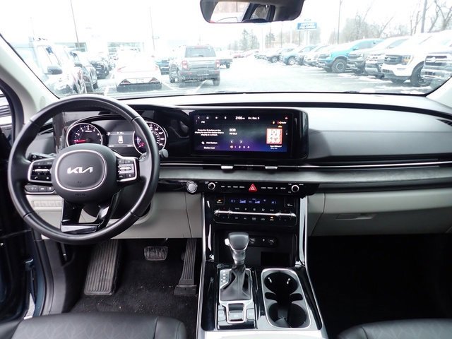 Used 2024 Kia Carnival EX image 20