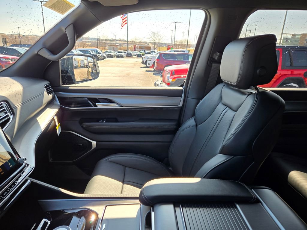 New 2026 Jeep Grand Wagoneer 4WD image 25