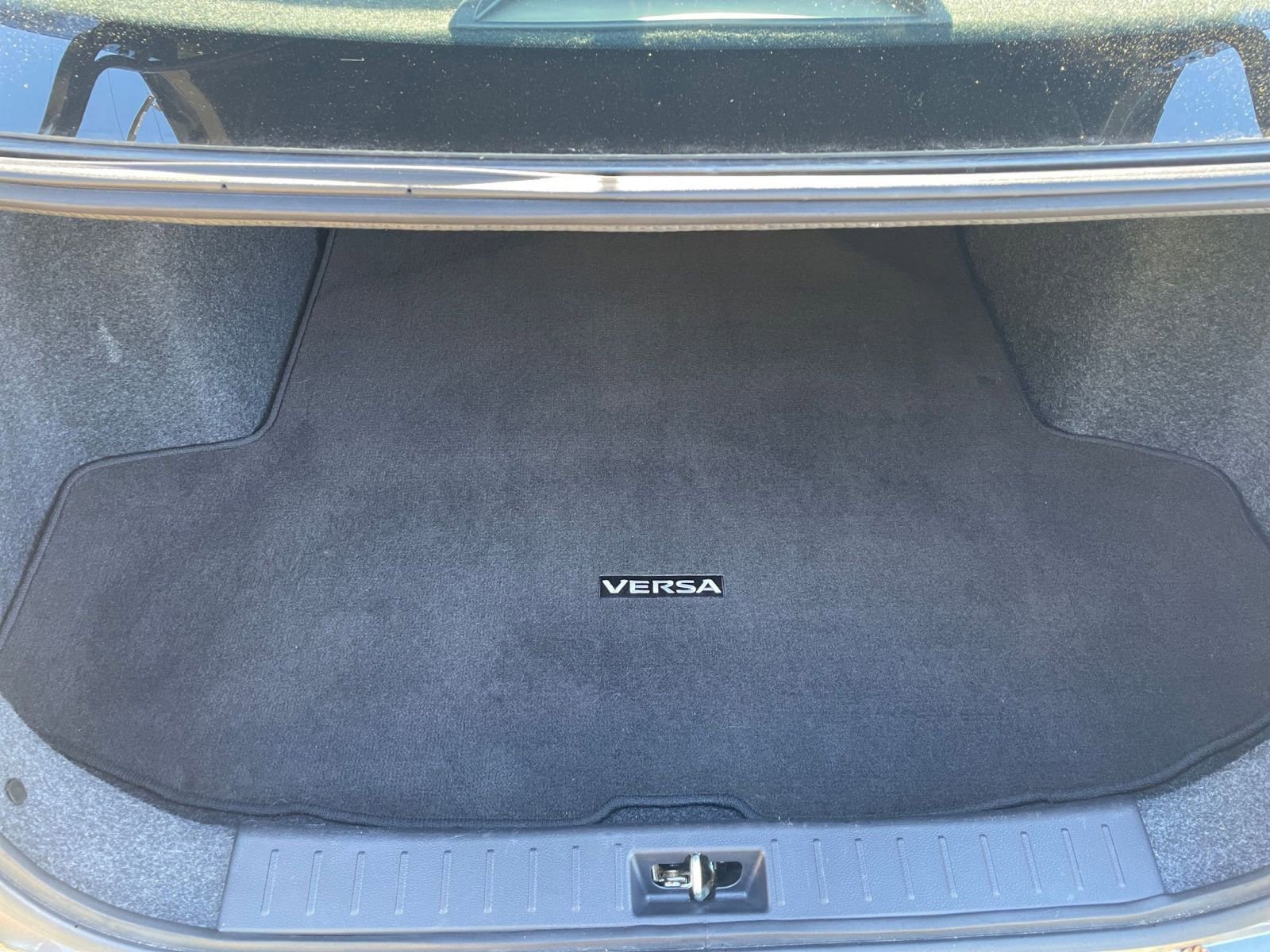 Used 2025 Nissan Versa SV w/ Trunk Package image 29