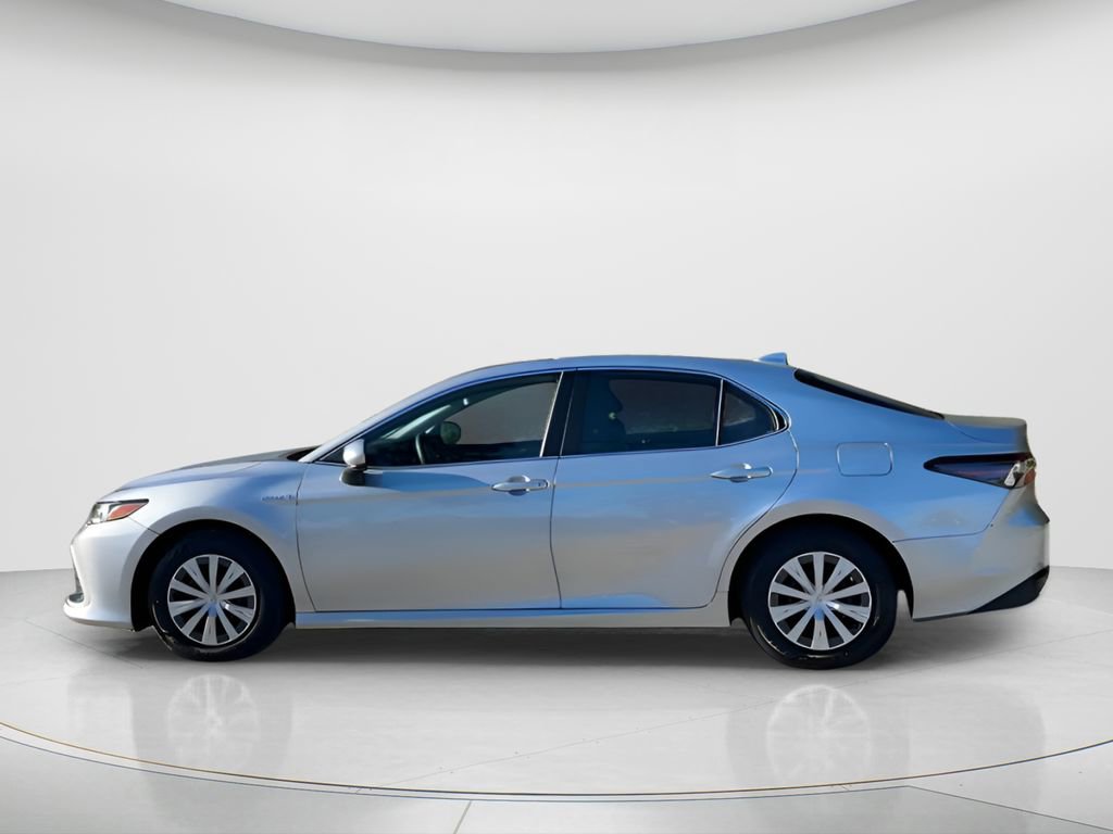 Used 2021 Toyota Camry LE image 5