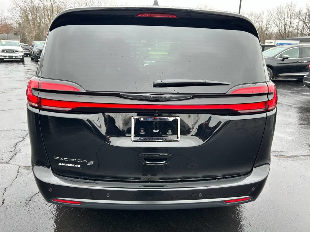 New 2026 Chrysler Pacifica Select w/ S Appearance Package FWD image 4