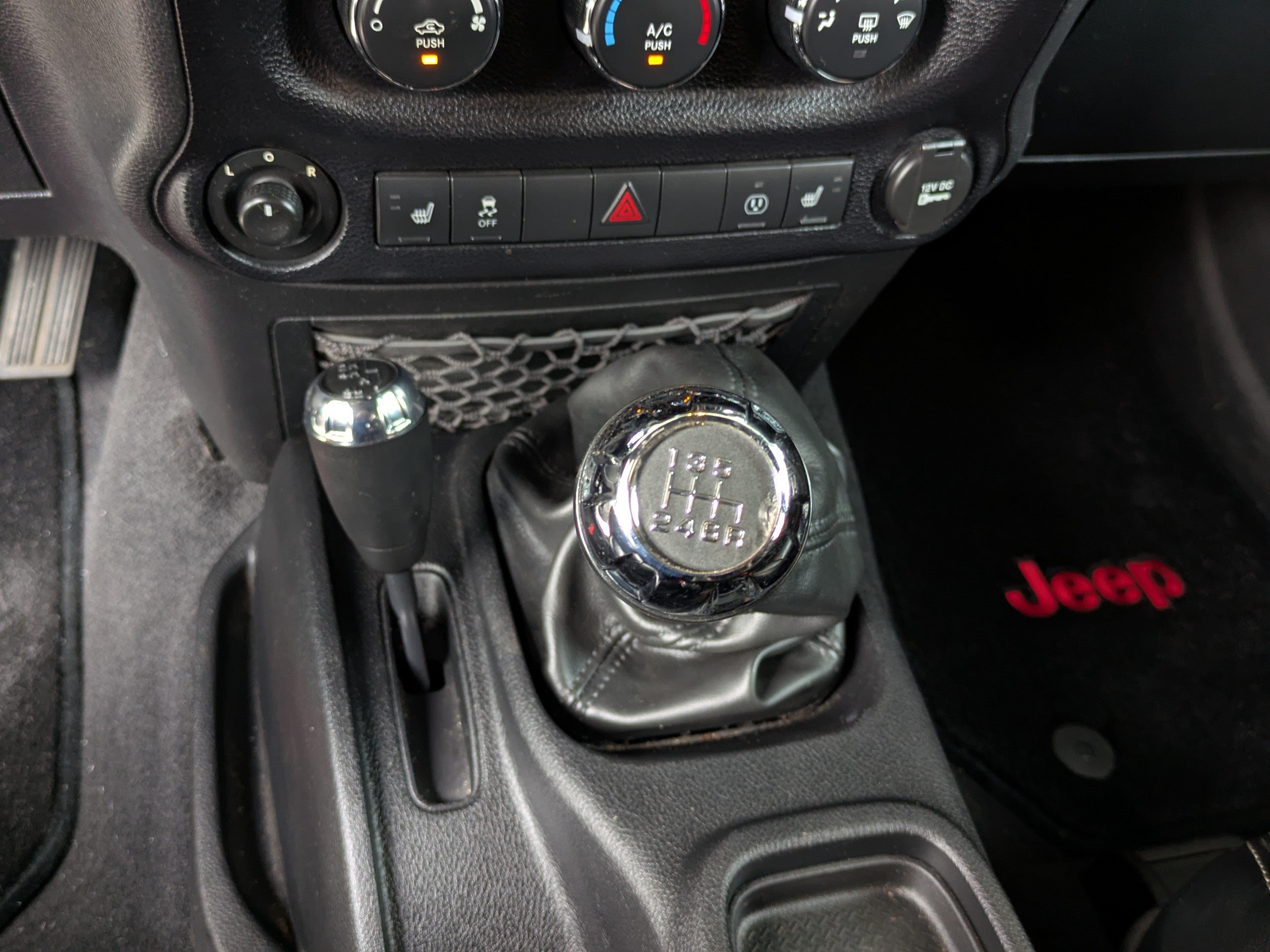 Used 2014 Jeep Wrangler Sahara w/ Connectivity Group AWD/4WD image 25