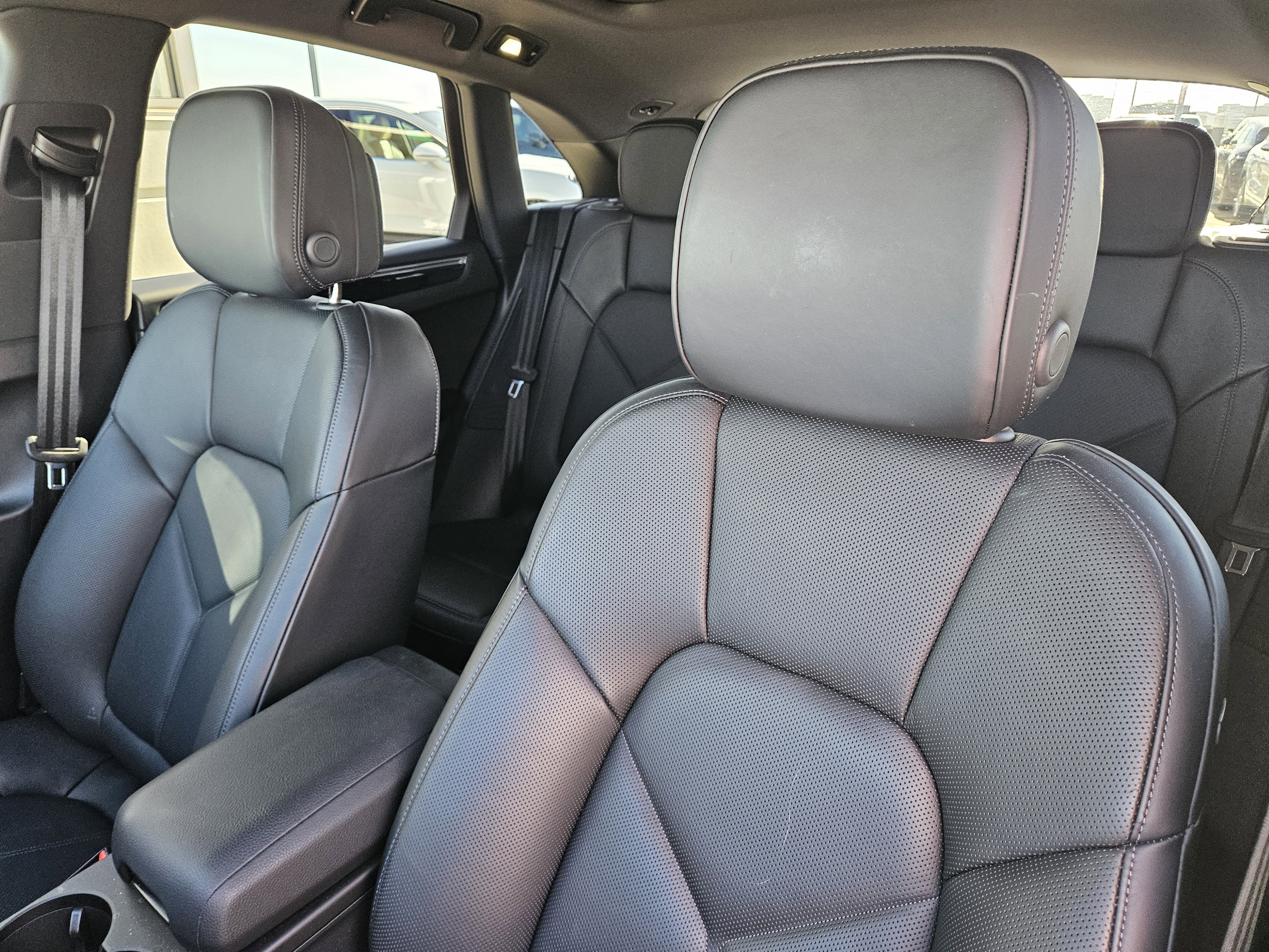 Certified 2025 Porsche Macan image 6