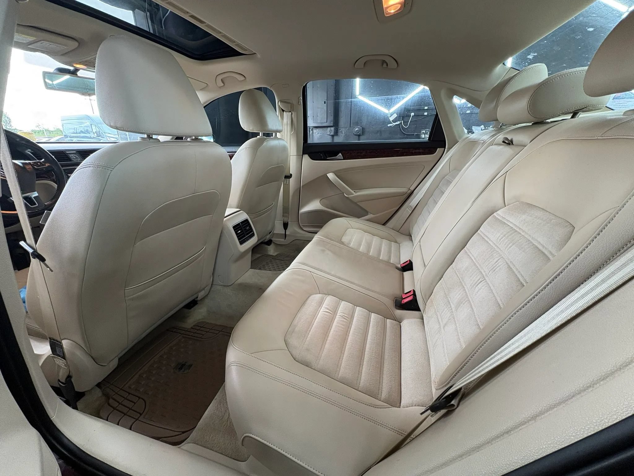 Used 2013 Volkswagen Passat TDI SEL Premium FWD image 19