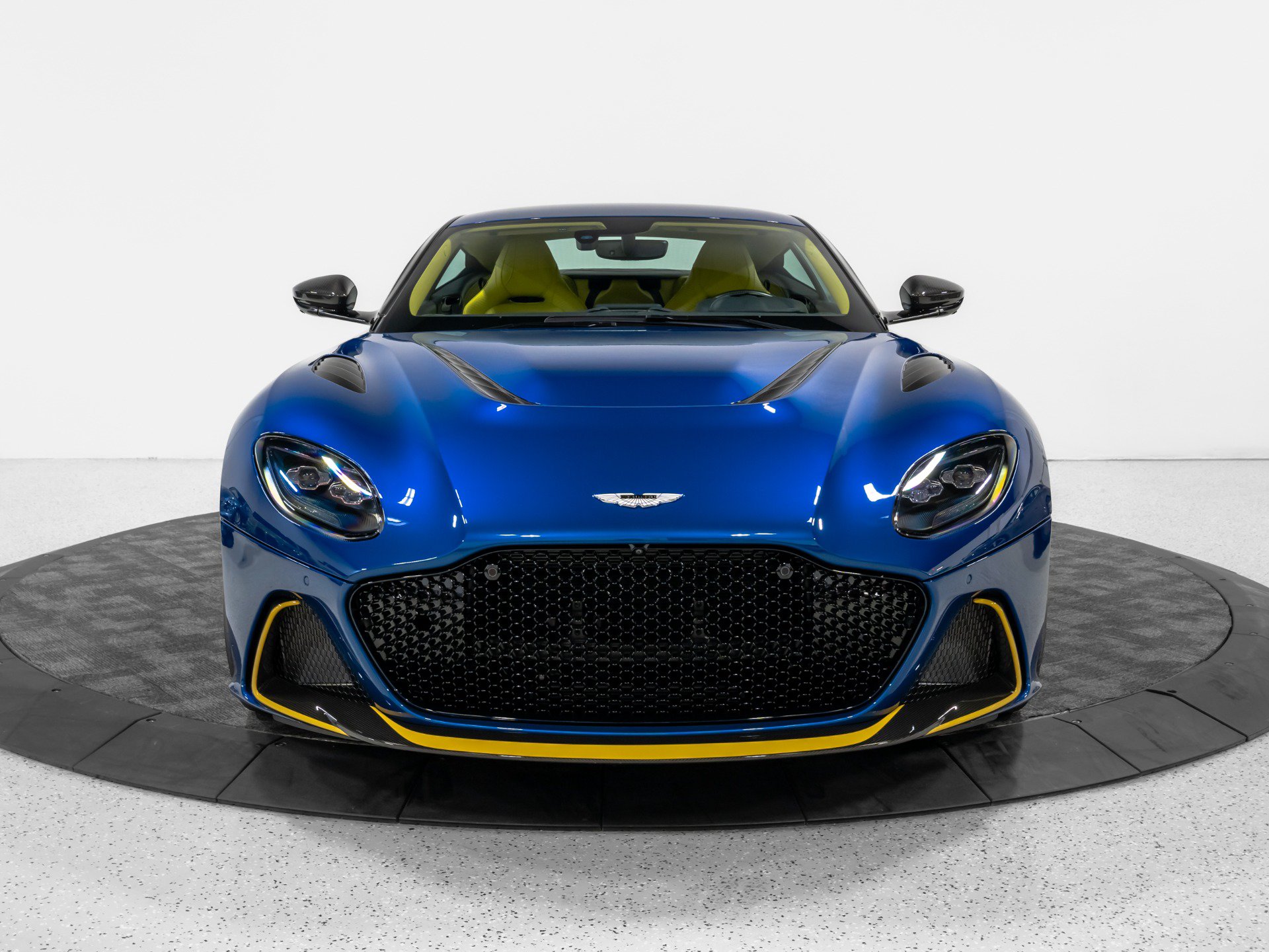 Used 2023 Aston Martin DBS Coupe RWD image 15
