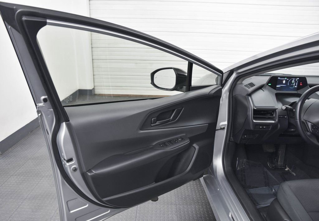 Used 2023 Toyota Prius LE image 9