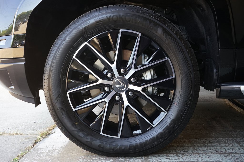 Used 2025 Lexus GX 550 image 32