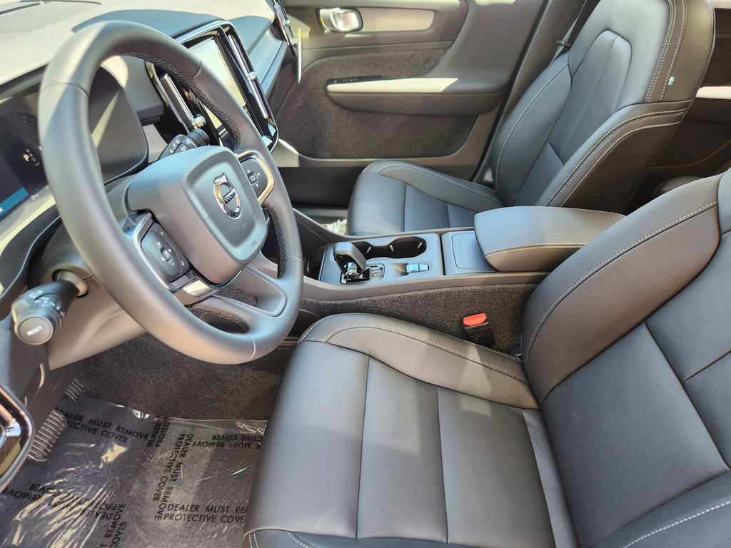 New 2026 Volvo XC40 B5 Core w/ Climate Package image 4