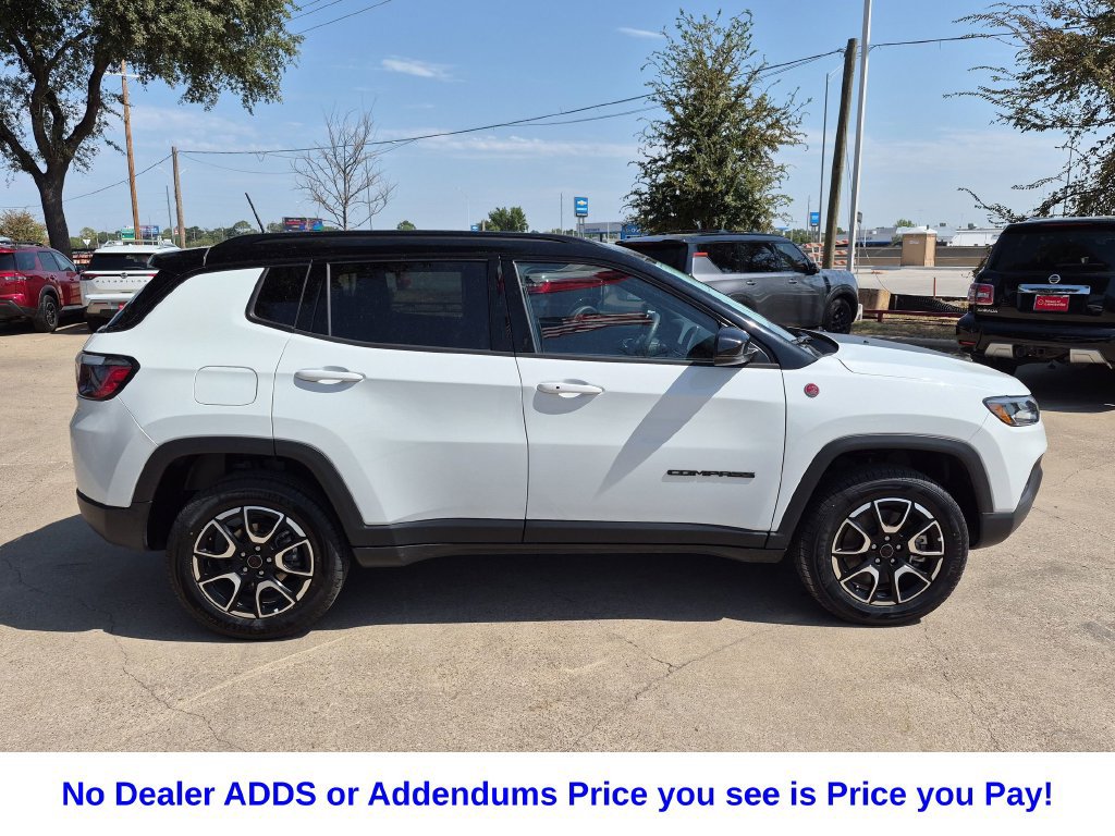 Used 2025 Jeep Compass Trailhawk AWD/4WD image 12
