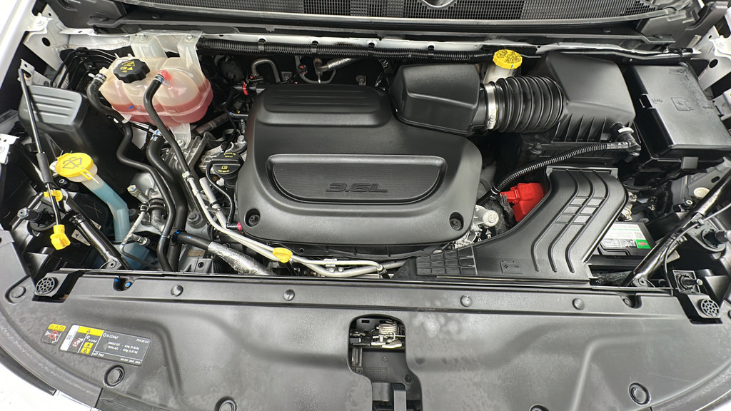 Used 2024 Chrysler Pacifica Touring-L FWD image 20