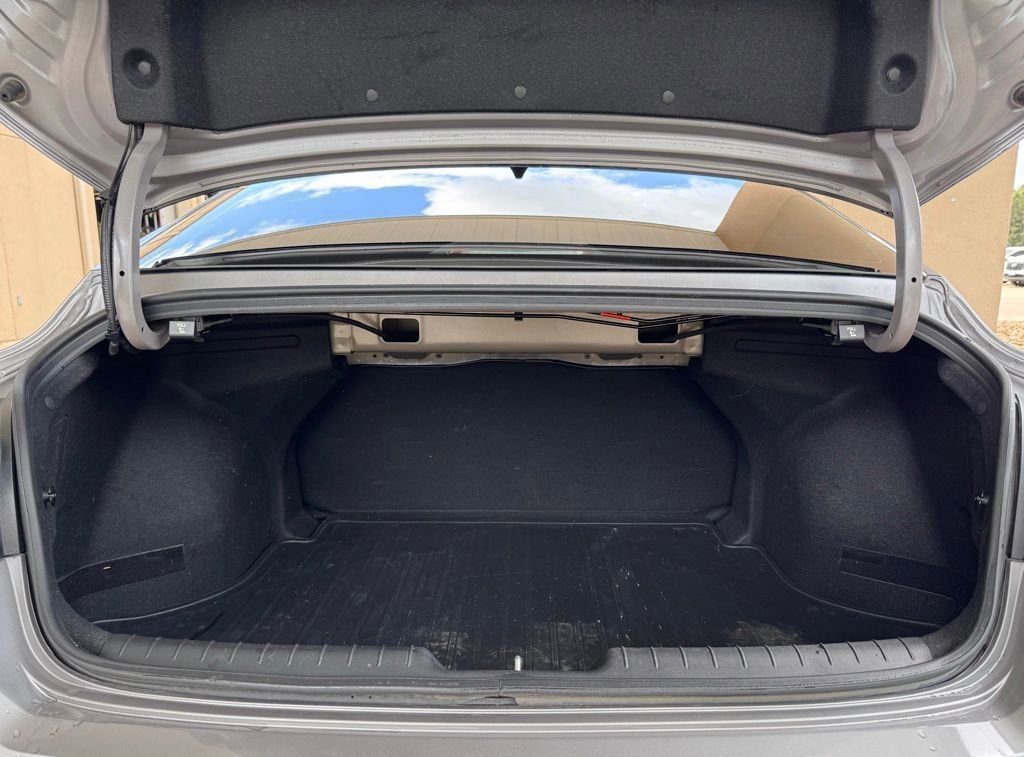 Used 2025 Hyundai Elantra Sport image 13