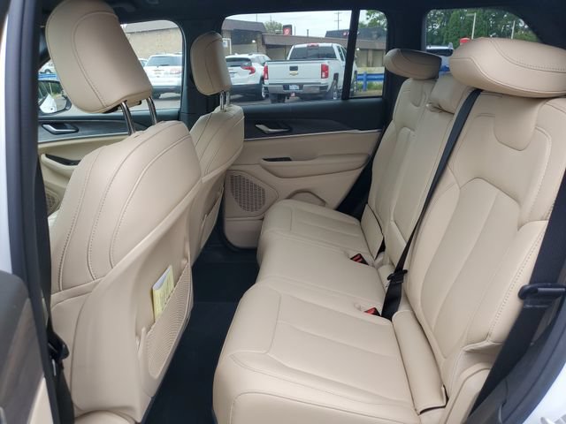 Used 2024 Jeep Grand Cherokee Limited AWD/4WD image 31