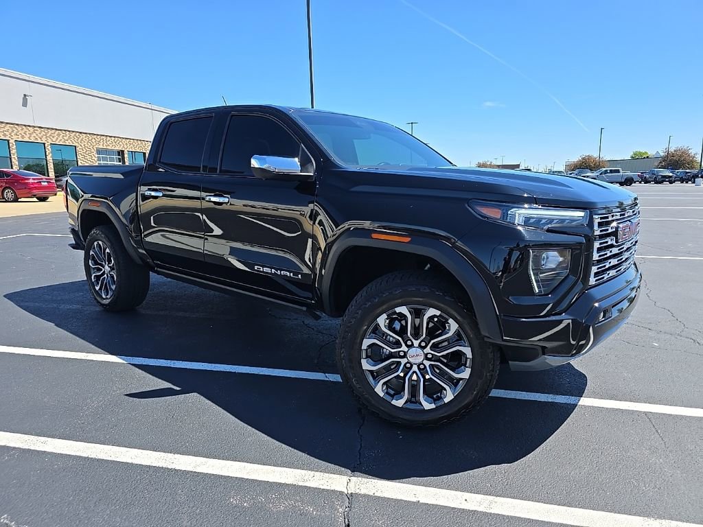Used 2025 GMC Canyon Denali image 3