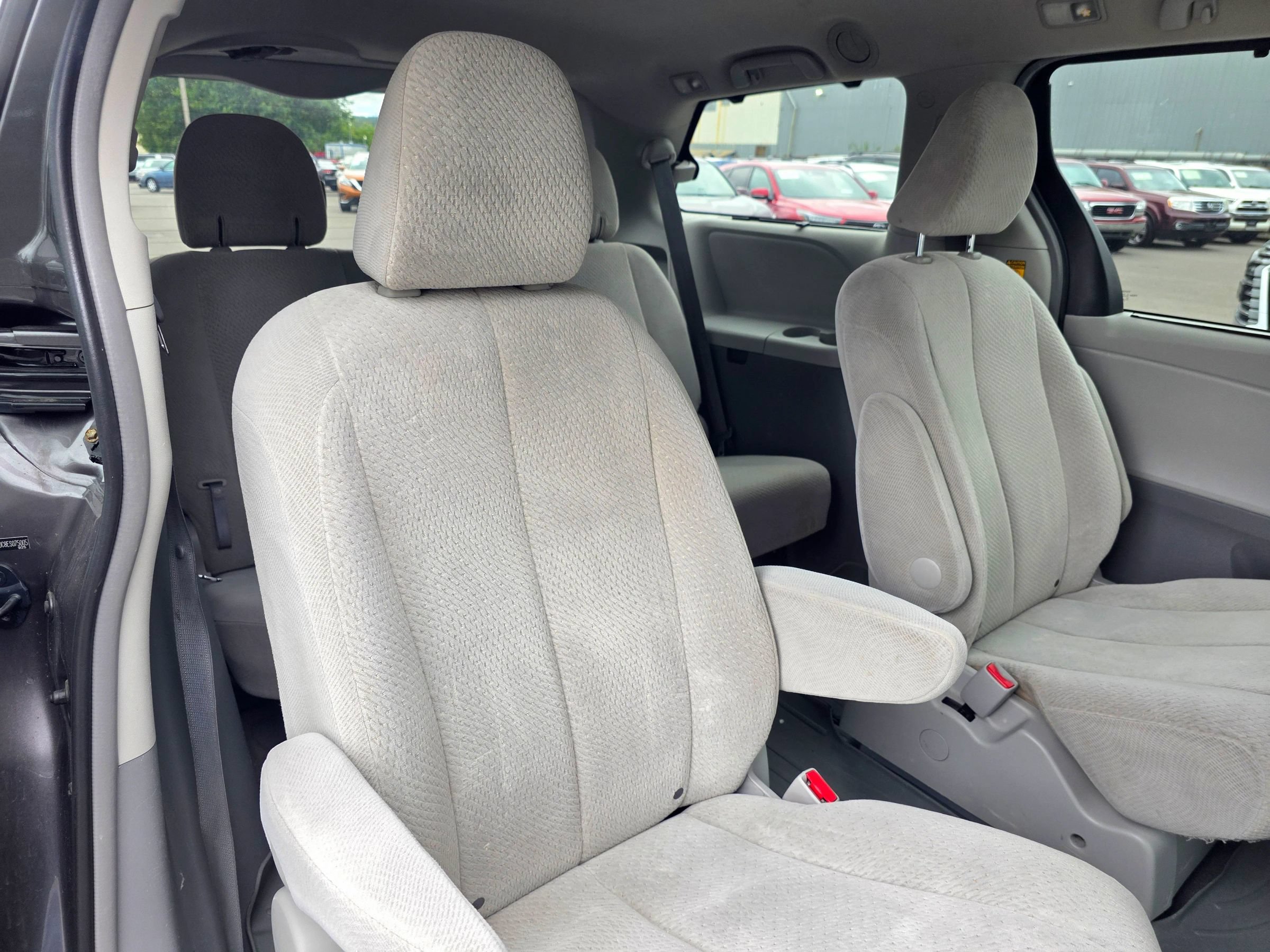 Used 2014 Toyota Sienna LE AWD/4WD image 55