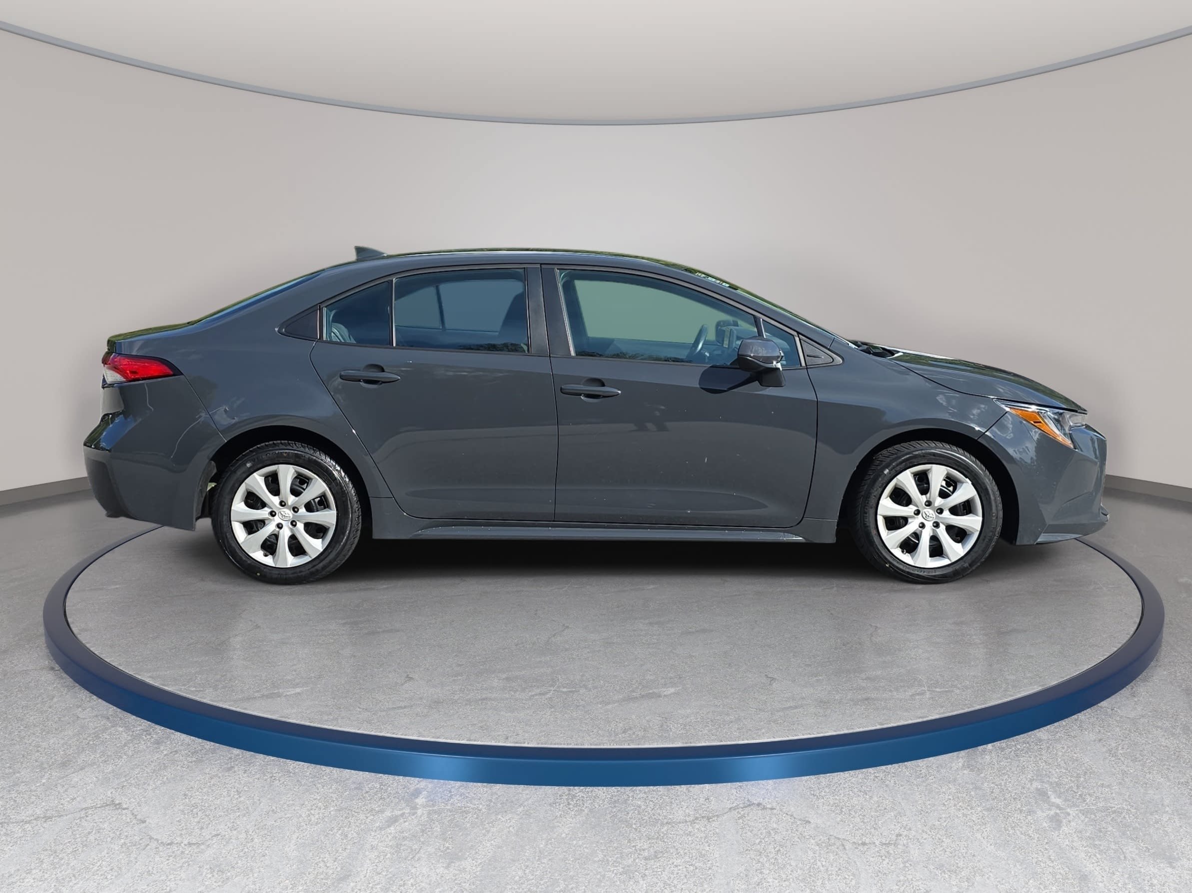 Used 2024 Toyota Corolla LE FWD image 4