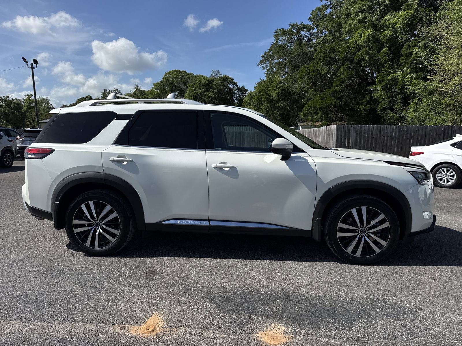 Used 2024 Nissan Pathfinder Platinum image 6