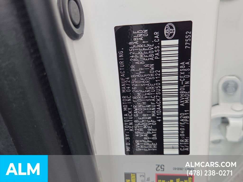 Used 2025 Toyota Camry SE image 12