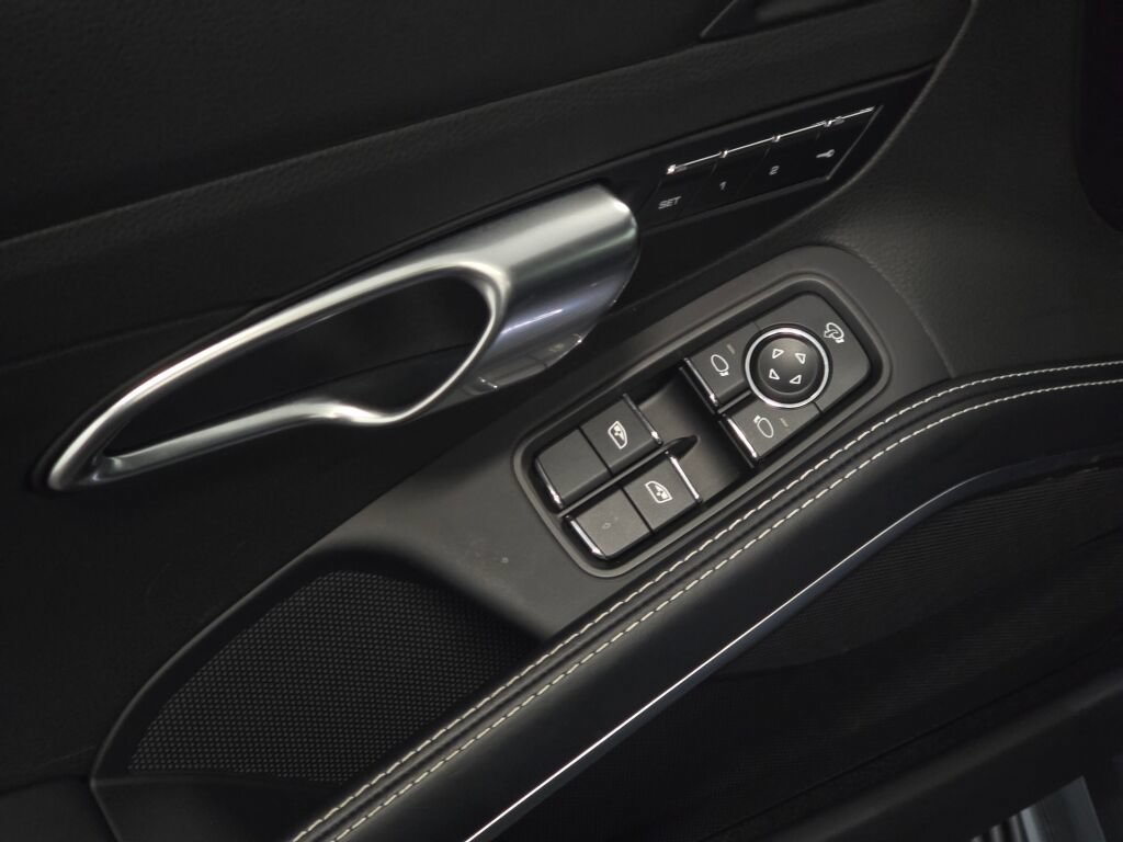 Certified 2025 Porsche 718 Cayman RWD image 21