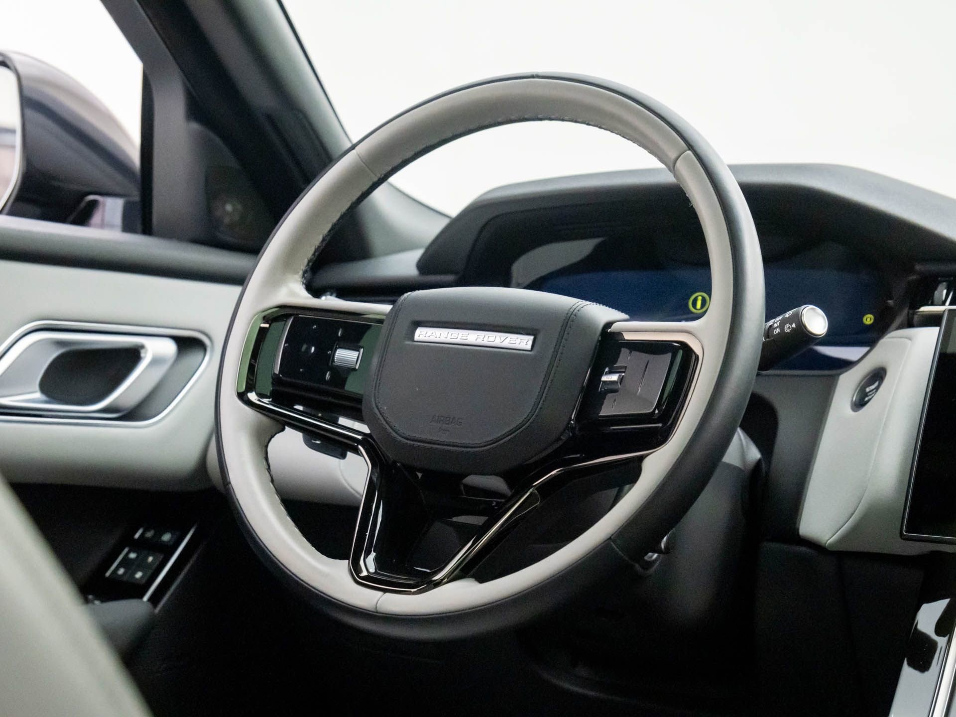 Used 2024 Land Rover Range Rover Velar Dynamic SE image 10