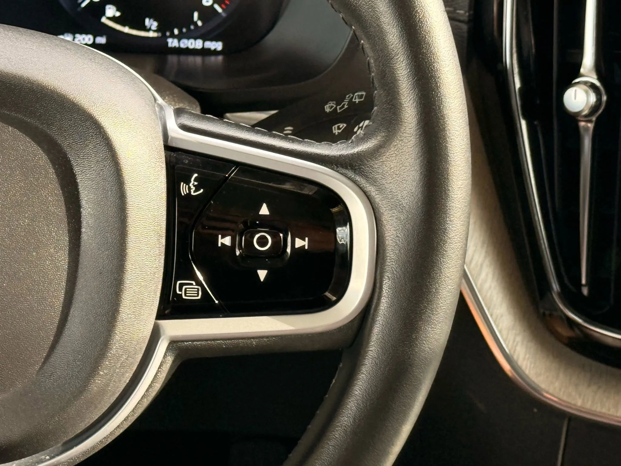 Used 2020 Volvo XC60 T5 Inscription image 35