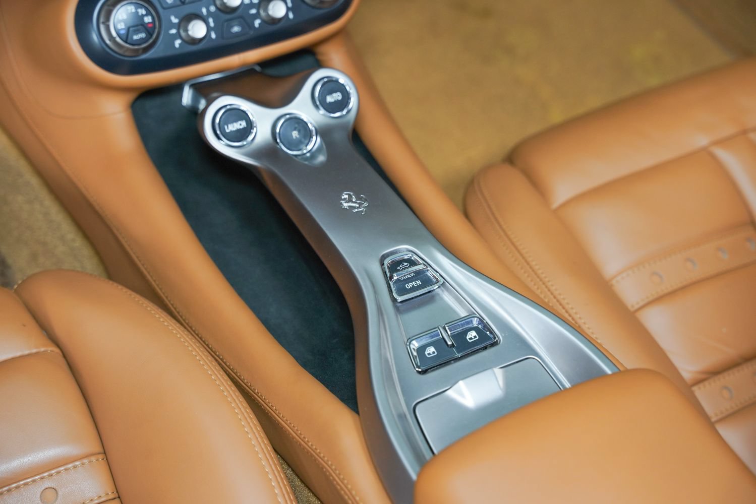 Used 2010 Ferrari California RWD image 40