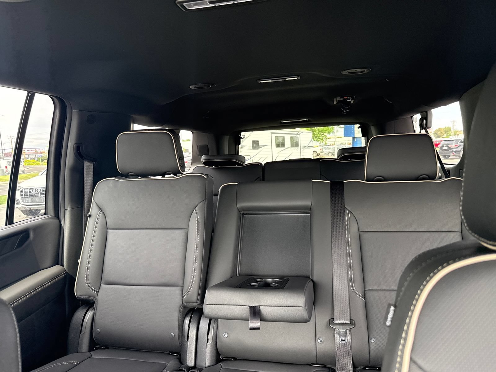 New 2026 GMC Yukon XL Elevation w/ LPO, Elevation Black Package AWD/4WD image 19