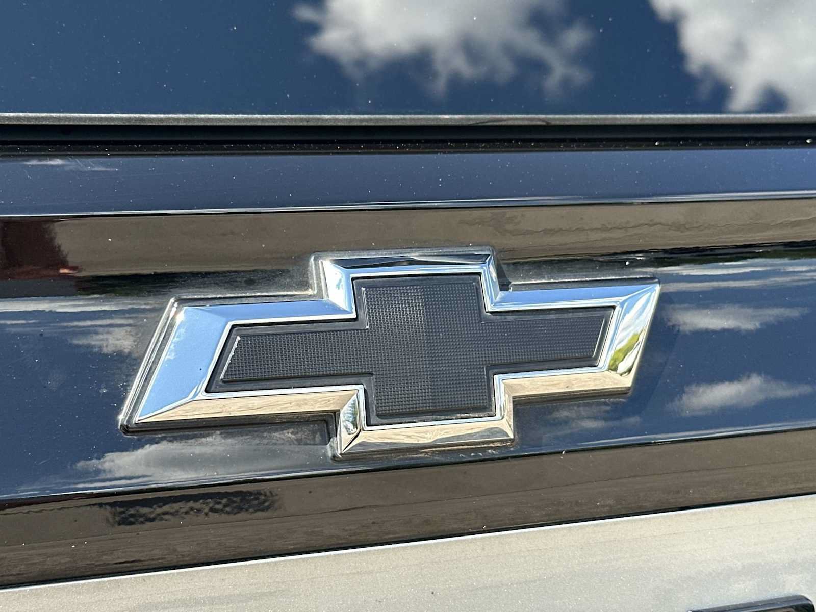 Certified 2025 Chevrolet Suburban RST w/ Advanced Technology Package AWD/4WD image 12