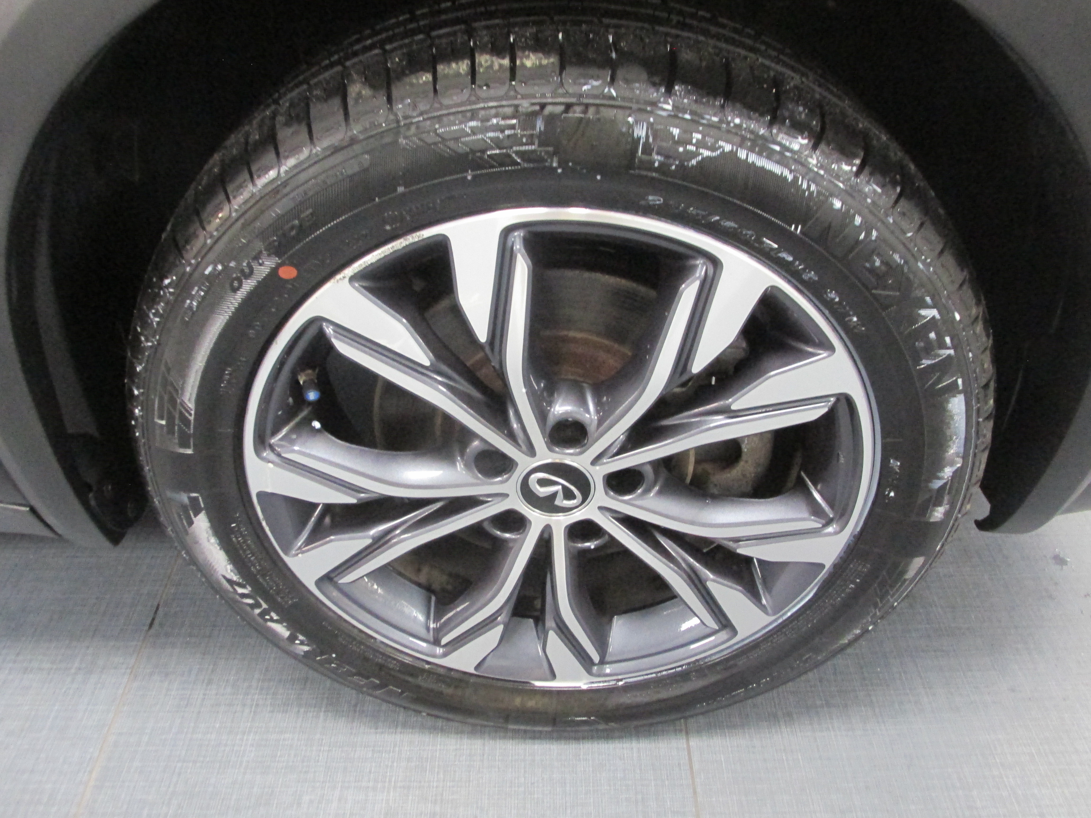 Used 2017 INFINITI QX30 AWD image 15
