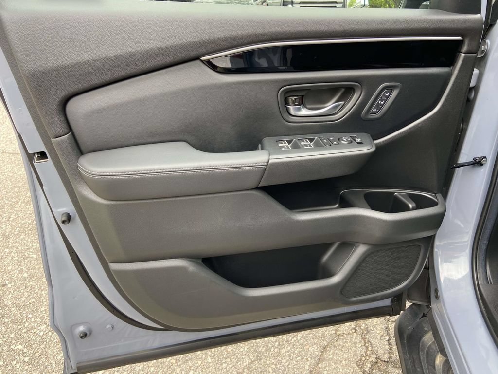 Used 2025 Honda Pilot Touring image 12