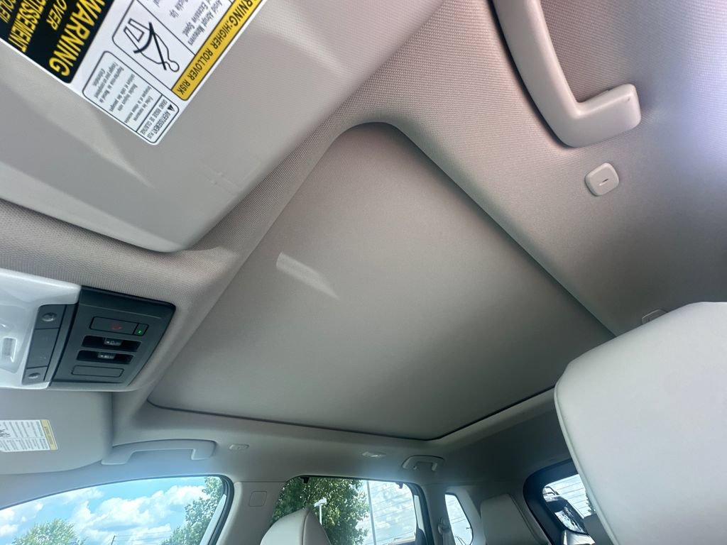 Used 2023 Nissan Rogue SV w/ SV Premium B Package FWD image 28