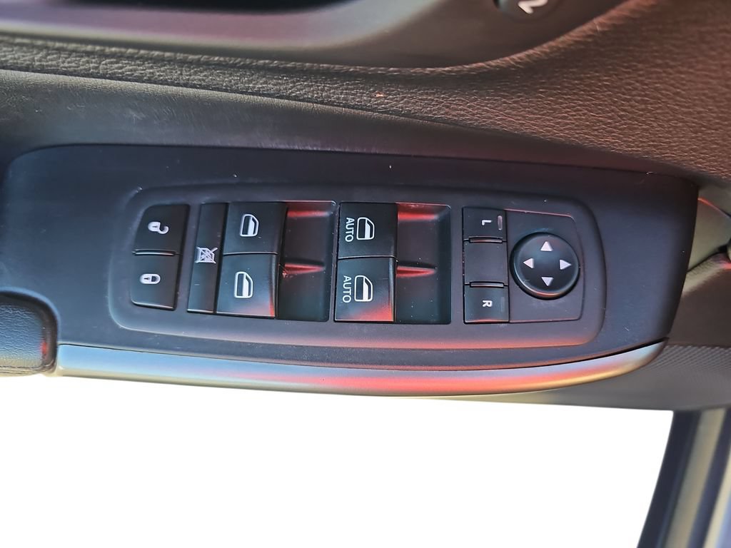 Used 2020 Jeep Cherokee Limited FWD image 27