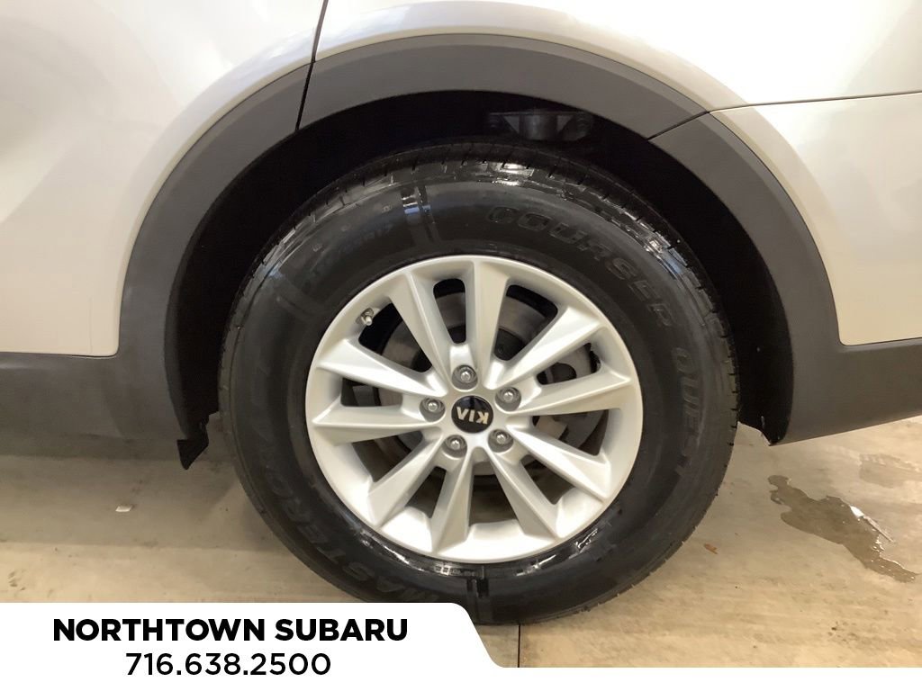 Used 2019 Kia Sorento FWD V6 image 17