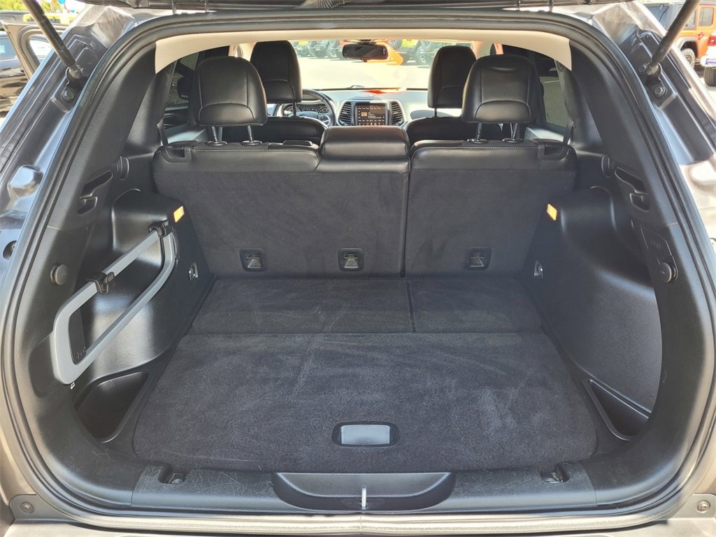 Used 2018 Jeep Cherokee Latitude Plus w/ Cold Weather Group image 23