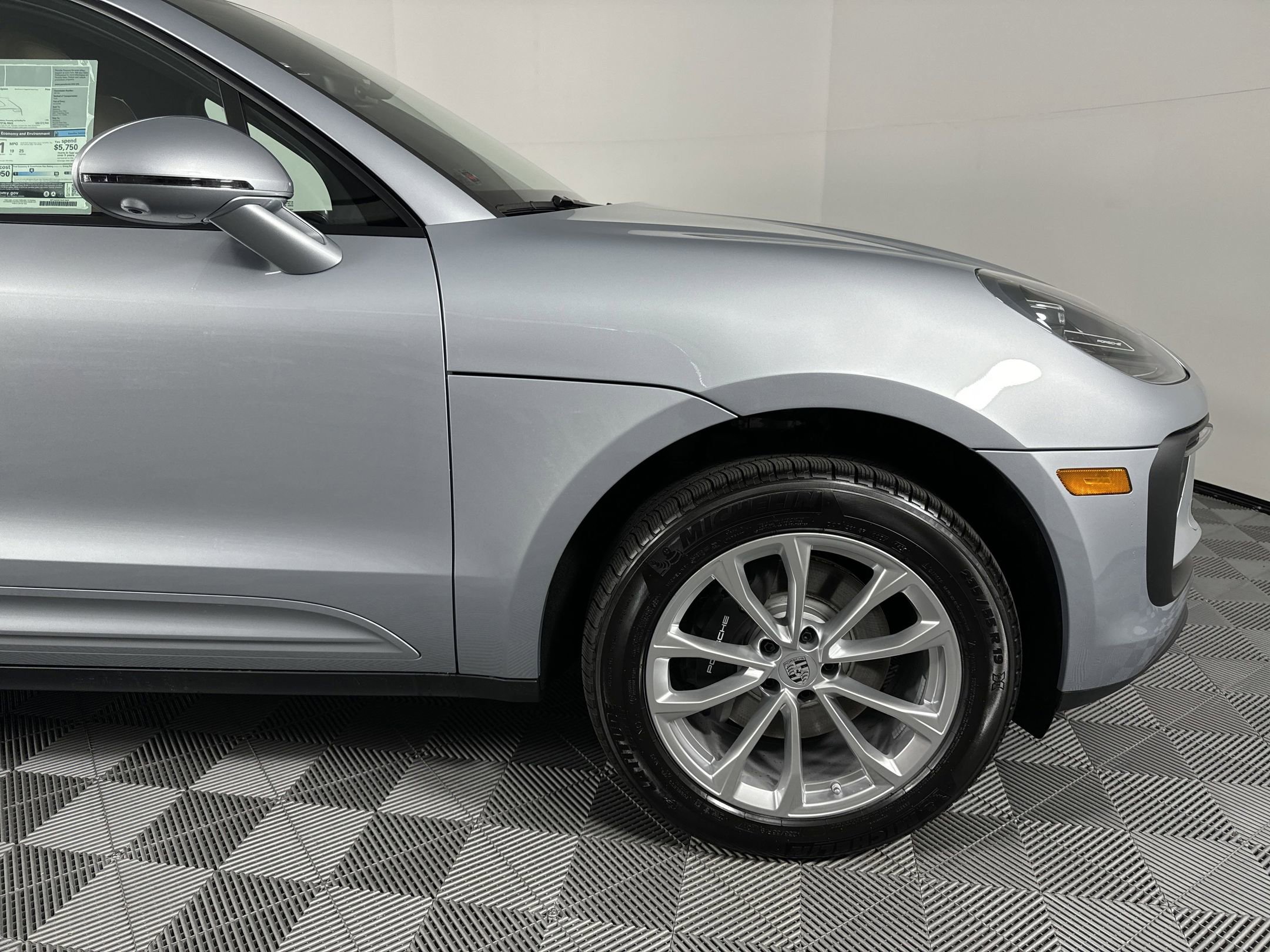 Certified 2025 Porsche Macan image 11