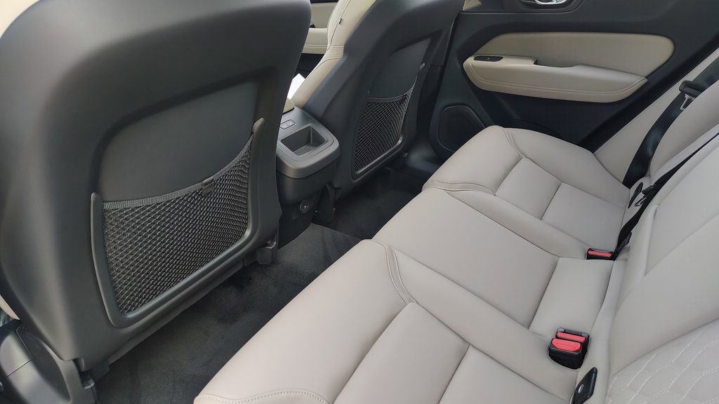 New 2026 Volvo XC60 B5 Plus w/ Protection Package Premier image 27