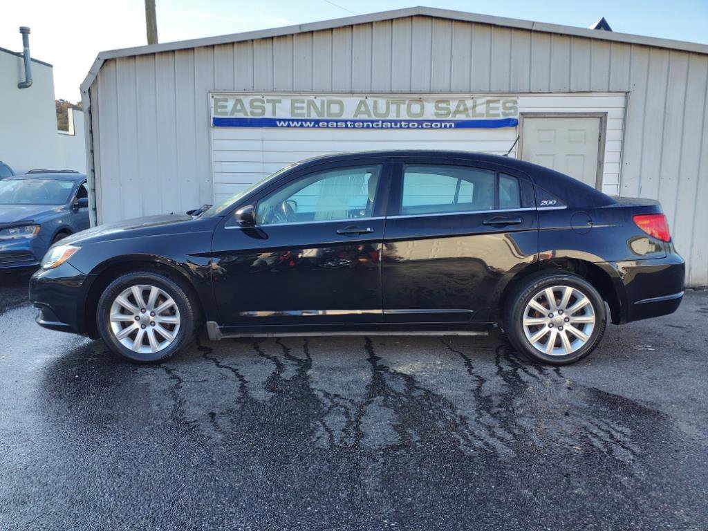 Used 2013 Chrysler 200 Touring image 2