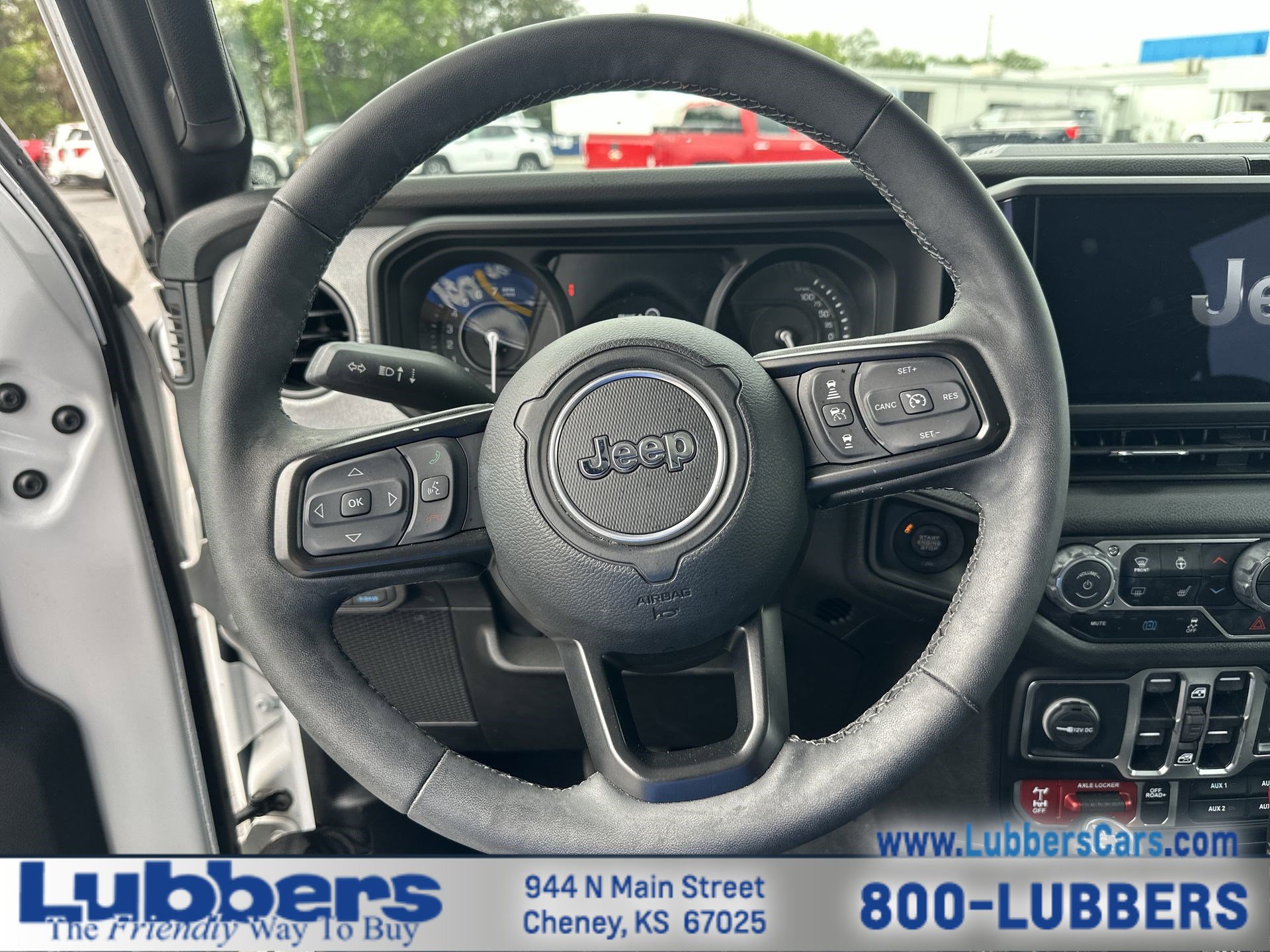 Used 2025 Jeep Wrangler Willys AWD/4WD image 13