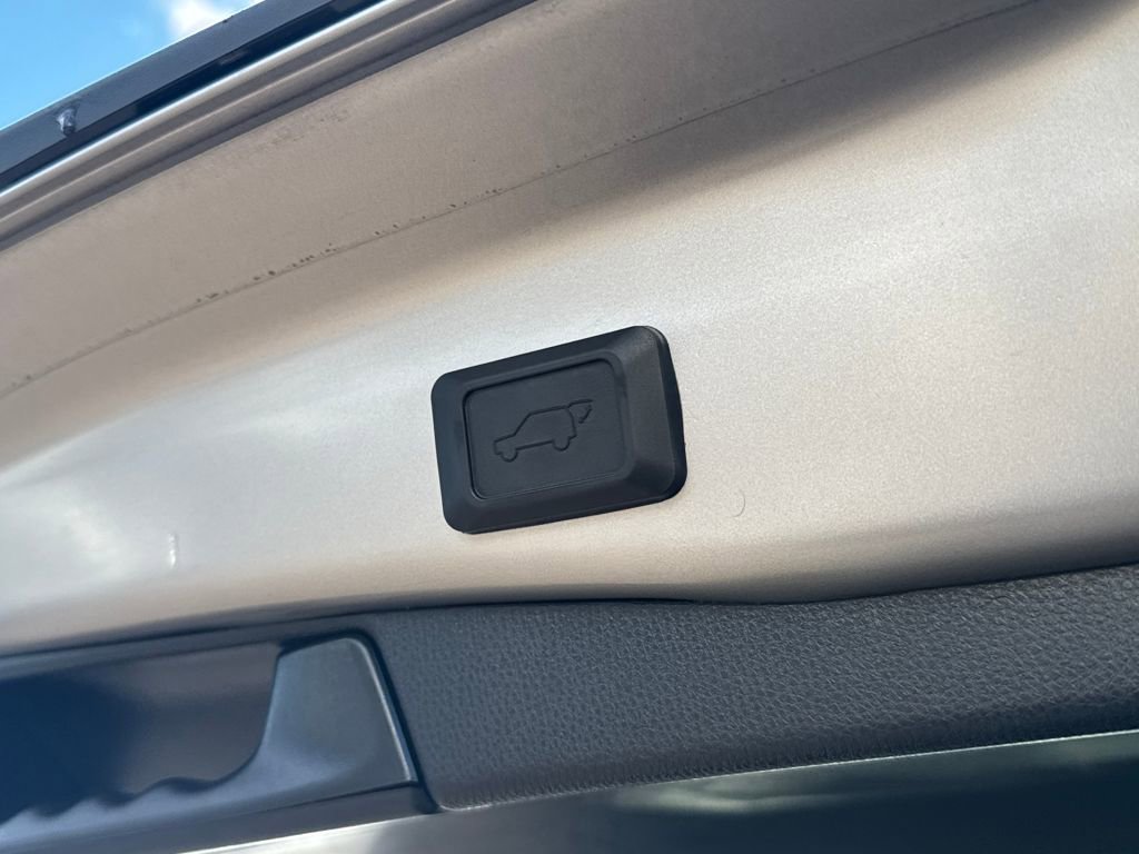 Used 2021 Toyota RAV4 XLE image 8