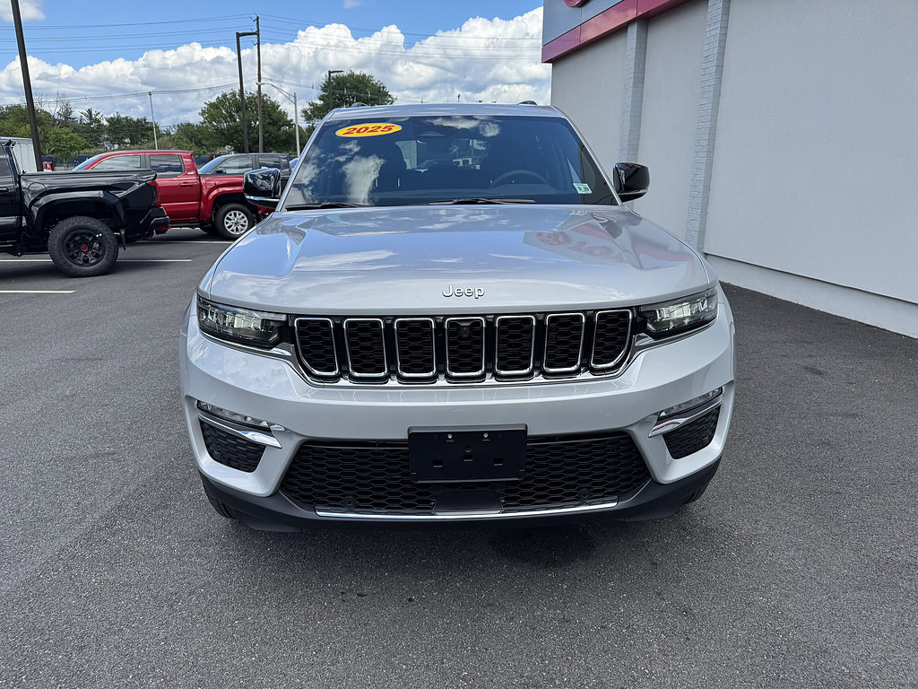 Used 2025 Jeep Grand Cherokee Limited w/ Luxury Tech Group II AWD/4WD image 3
