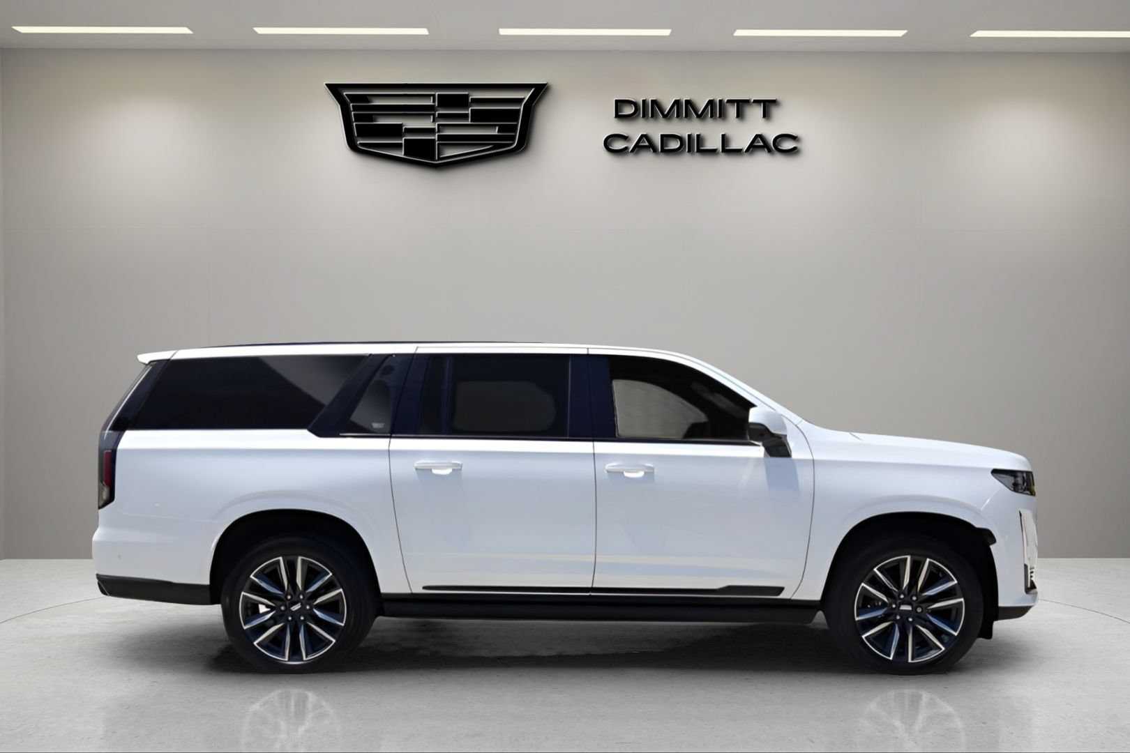 Used 2022 Cadillac Escalade ESV Sport w/ Touring Package AWD/4WD image 4