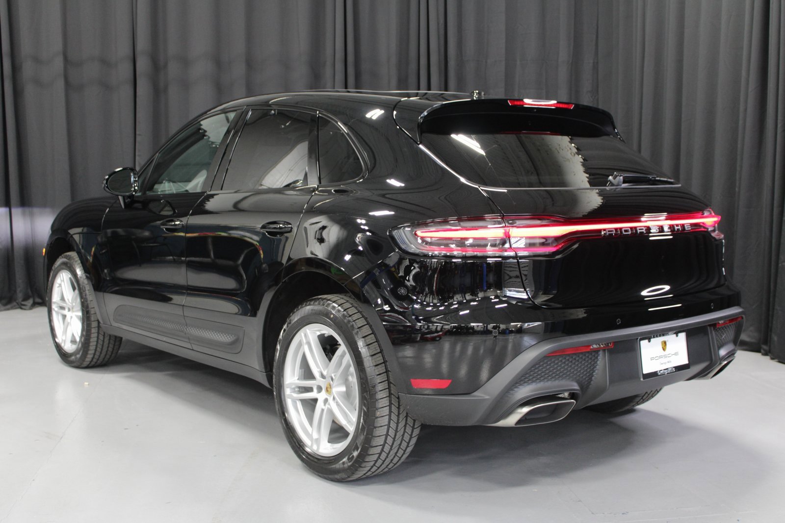 New 2026 Porsche Macan image 3