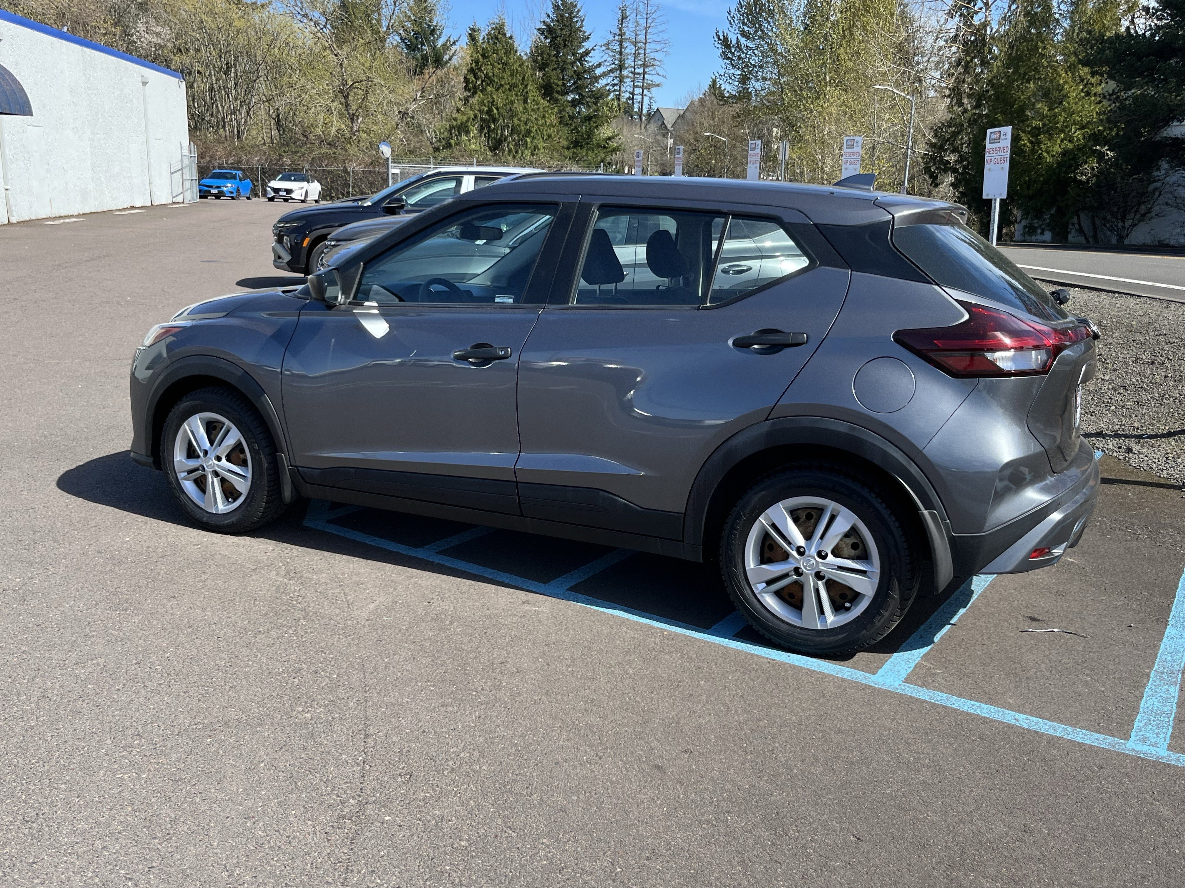 Used 2022 Nissan Kicks S image 3