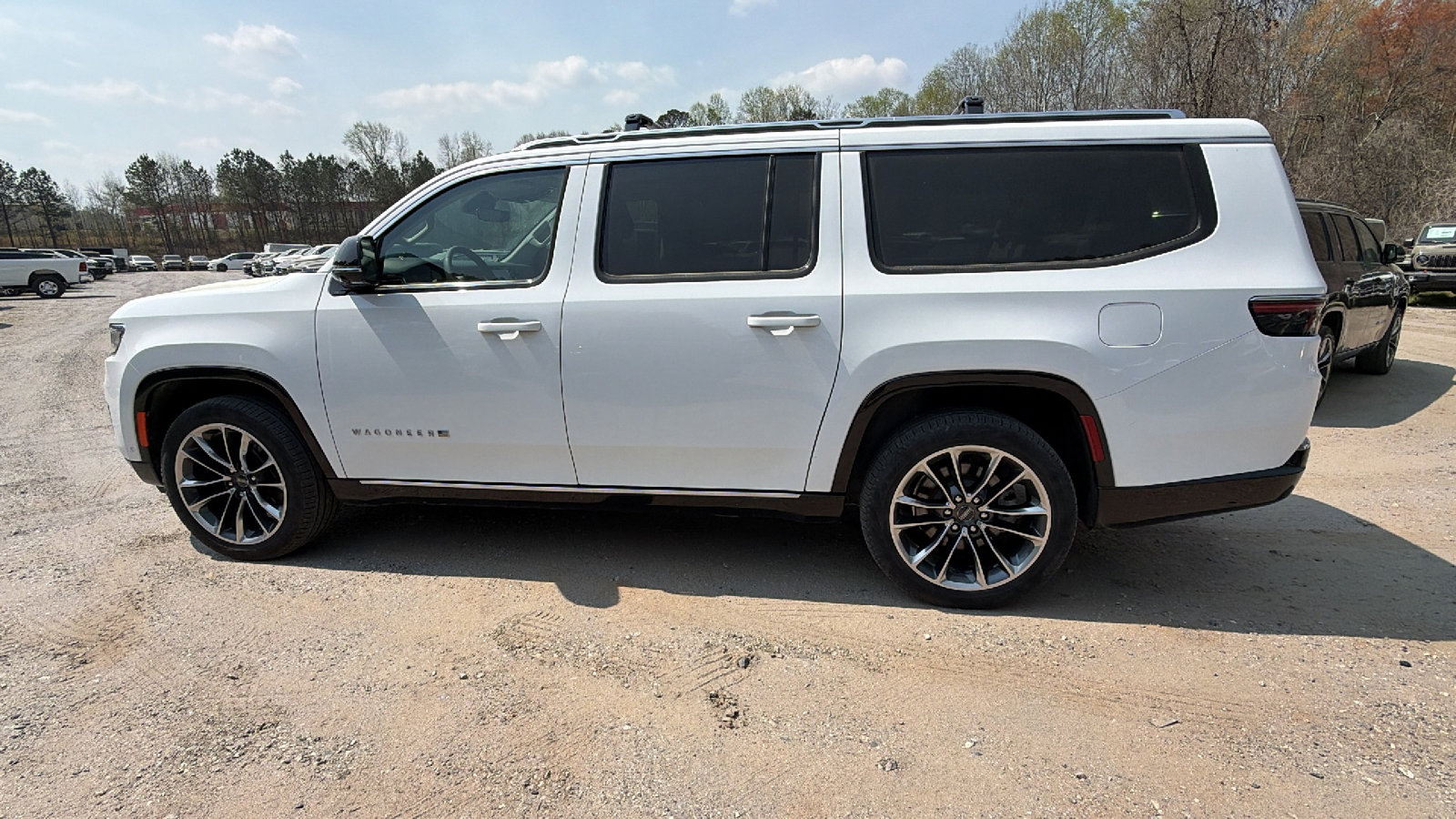 Used 2024 Jeep Wagoneer L Series III w/ Premium Group I image 11