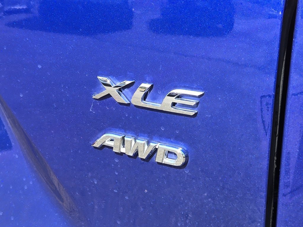 Used 2024 Toyota Corolla Cross XLE w/ Convenience Package AWD/4WD image 21