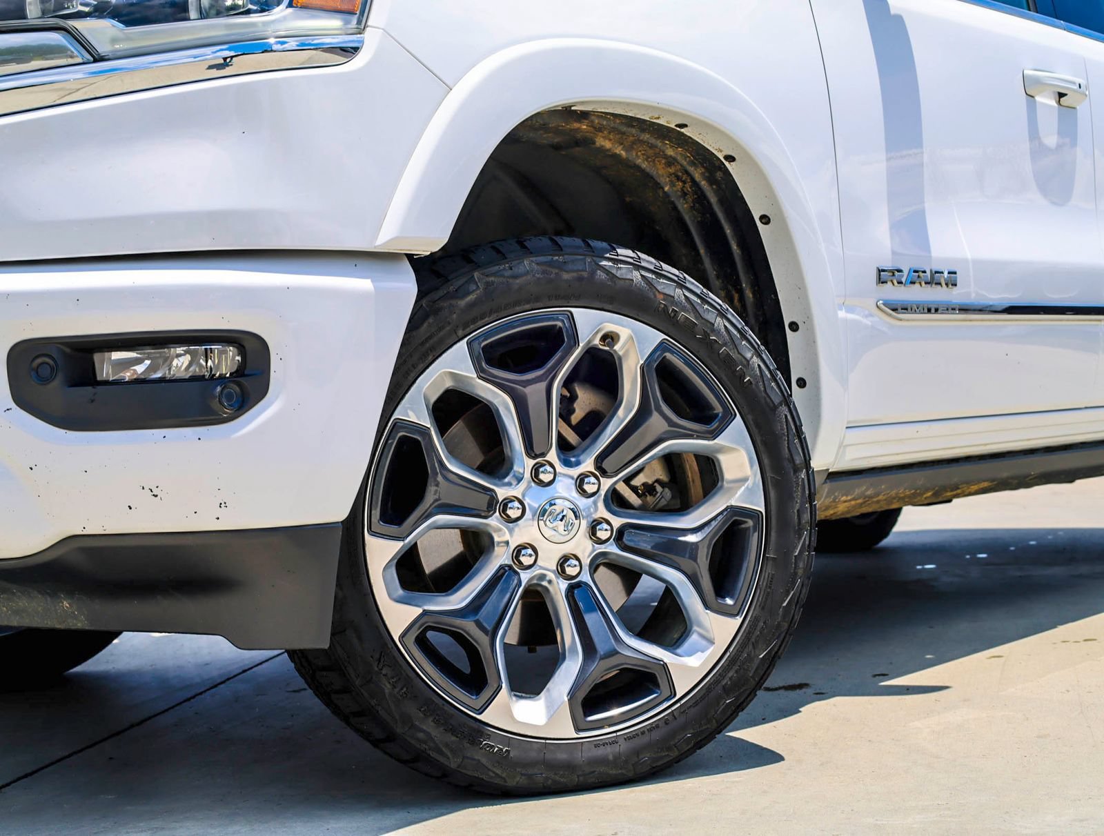 Used 2023 RAM 1500 Limited AWD/4WD image 2