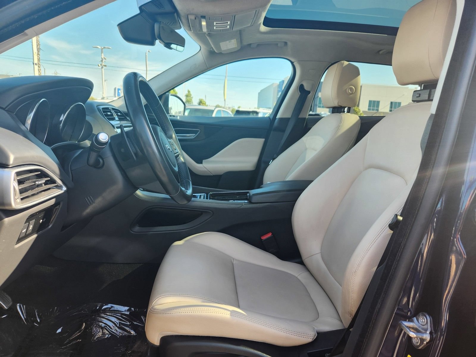 Used 2019 Jaguar F-PACE Premium AWD/4WD image 10