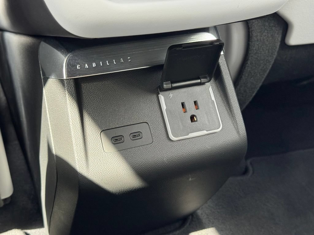 Certified 2024 Cadillac Lyriq Luxury AWD/4WD image 19
